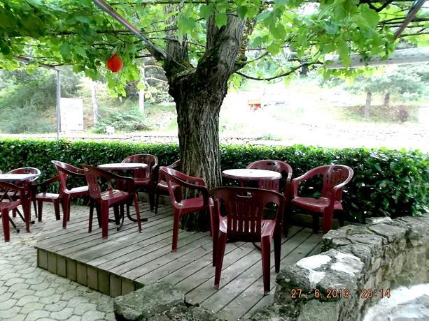 Les Roches Hotel Le Crestet Екстериор снимка